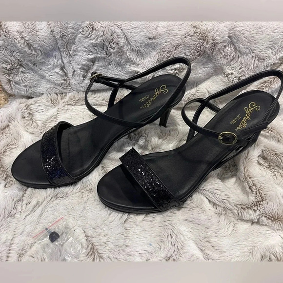 Seychelles Sweet as Honey Glitter Strap Sandals. - Picture 2 of 9